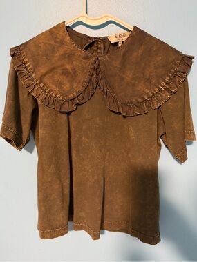 Sea Brown Ruffle Collar Short Sleeve Top